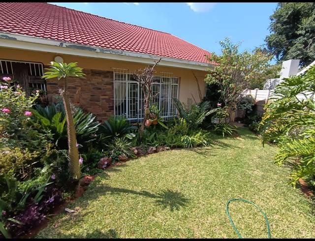 4 BEDROOM HOUSE FOR SALE IN PROTEA PARK